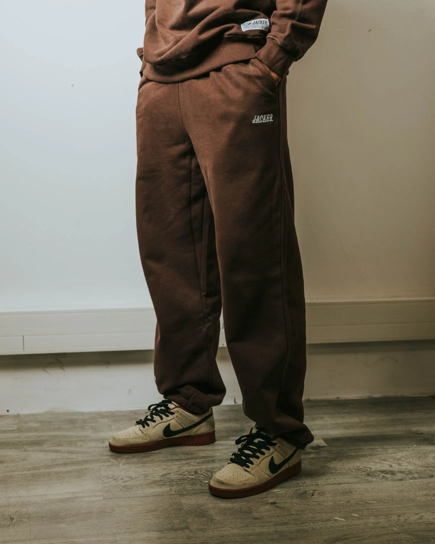 Jacker Team Logo-Sweatpant-Brown