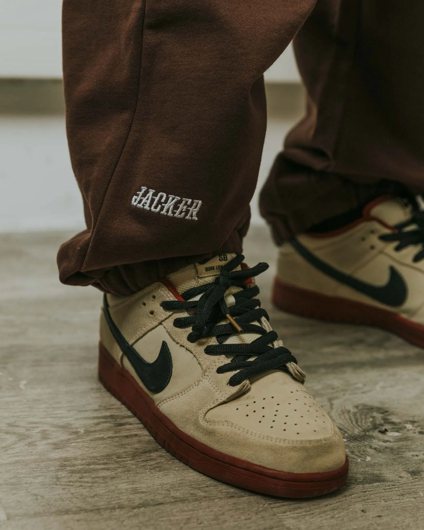 Jacker Team Logo-Sweatpant-Brown
